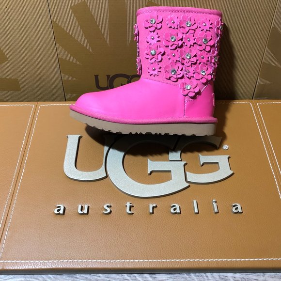 NEW KIDS UGG CLASSIC SHORT II PETALS PINK Toddler/Youth/Womens - Picture 2 of 7